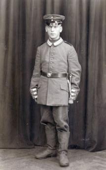 Hellmuth Herzfeld as a soldier, Berlin, 1914/15. Akademie der Künste, Berlin, WHA 3406/3