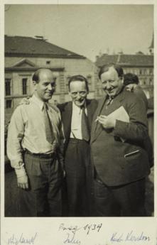 Wieland Herzfelde, John Heartfield and Kurt Kersten, Prague, 1934. Photographer unknown, Akademie der Künste, Berlin, JHA 607/23.3.1.