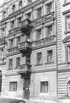 Ehemaliger Sitz des Prager Redaktionsstabes der AIZ, Prag, Letohradská 42, 1989. Foto: Michael Krejsa