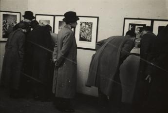 Visitors in the Heartfield gallery at the International Photo Exhibition at the Mánes art sociely, Prague, 1936. Photo: unknown photographer, Akademie der Künste, Berlin, JHA 620/36.1.1.