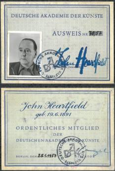 Membership card of the Deutsche Akademie der Künste, Berlin (East) [recto / verso], 1957. Photo: Akademie der Künste, Berlin, JHA 666/3